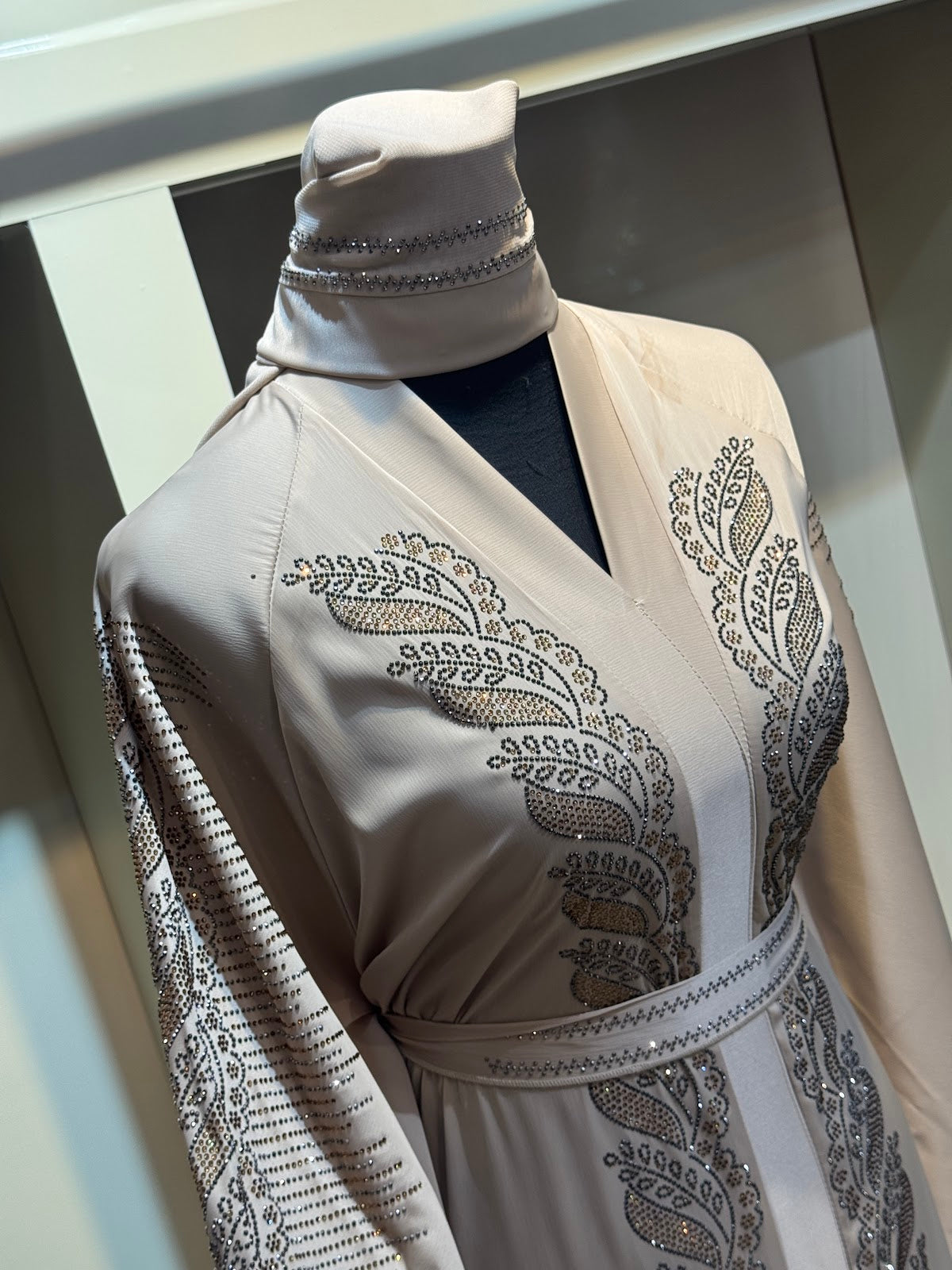 ABAYA DESIGN 76 detail