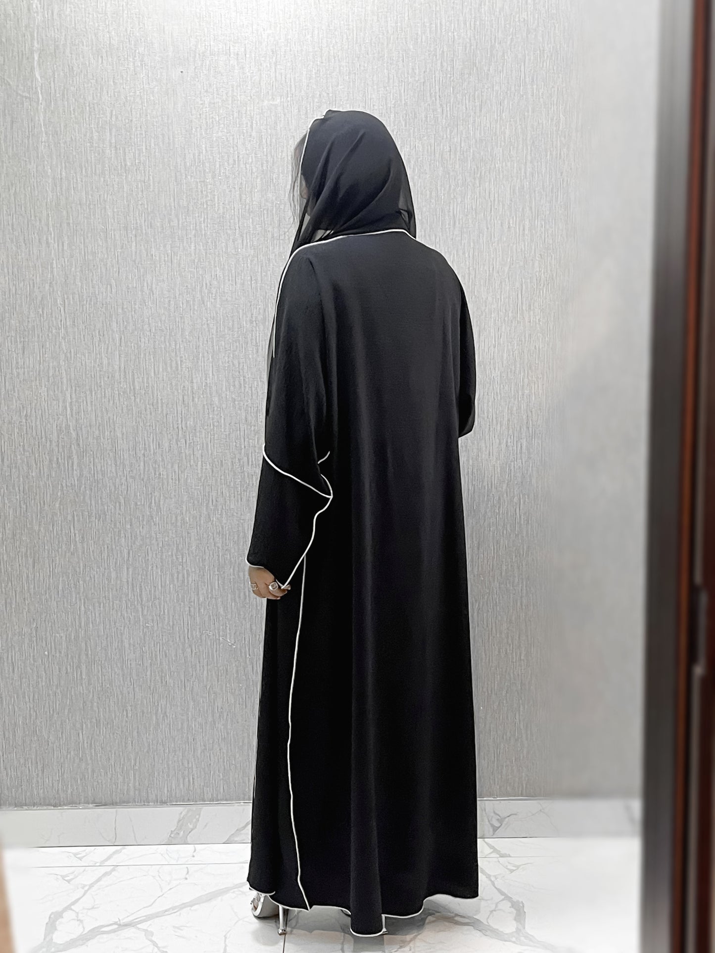 Laila abaya white