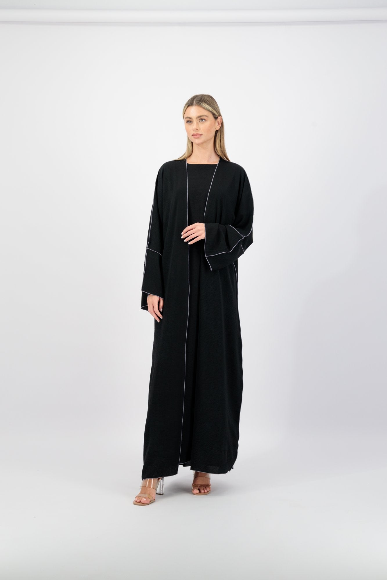 Laila abaya black