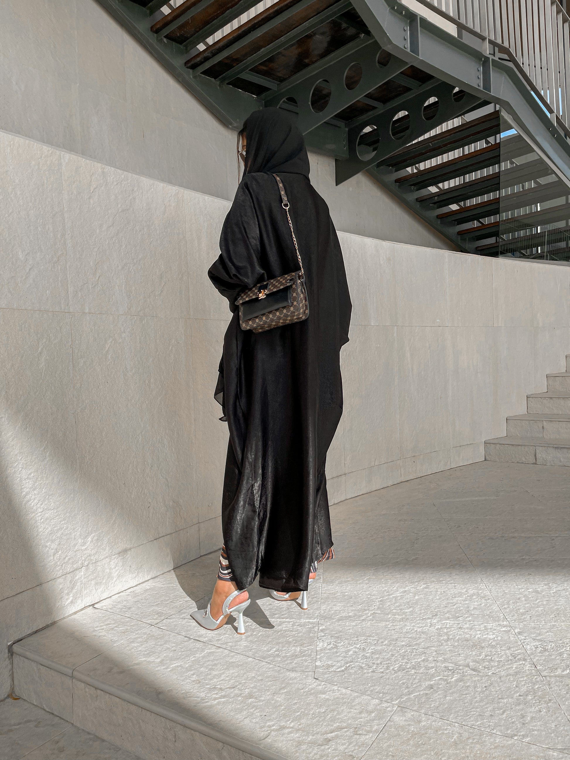 Aria abaya black