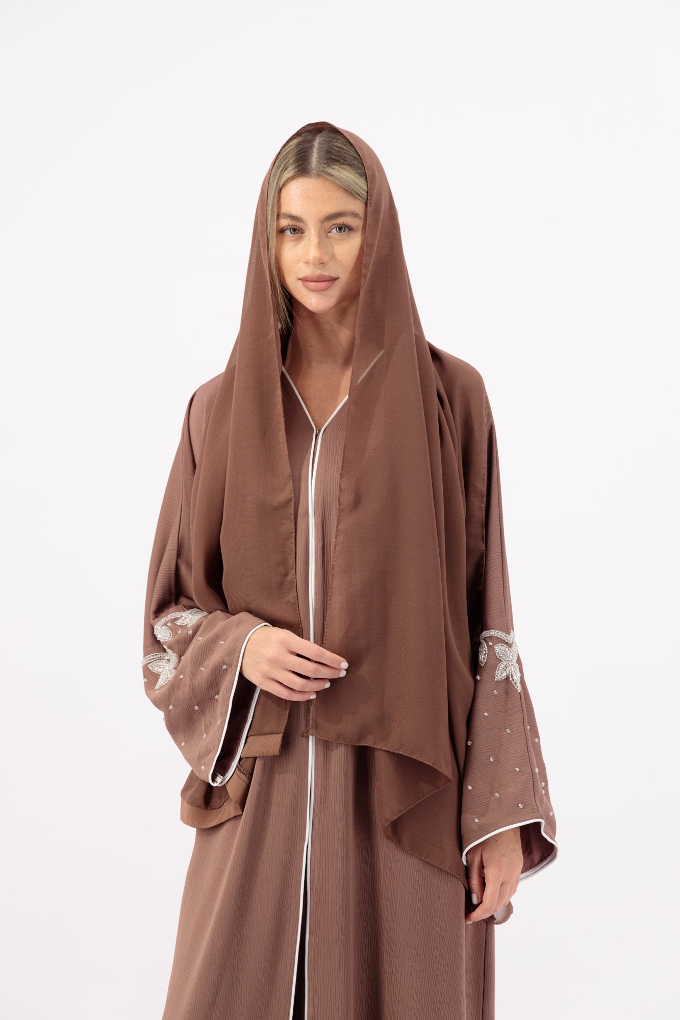 Studio 5 abaya closeup