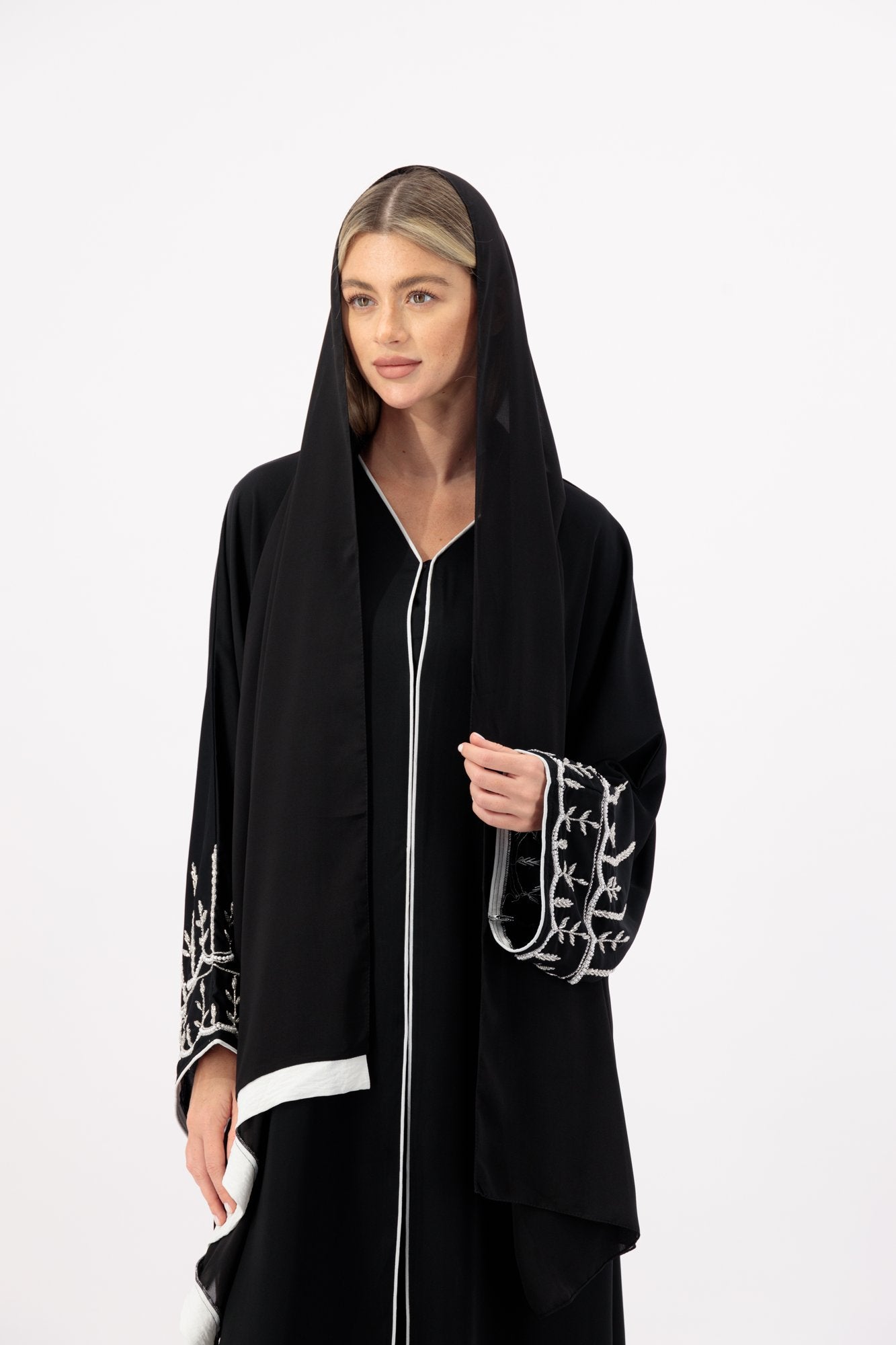 Studio 4 abaya closeup