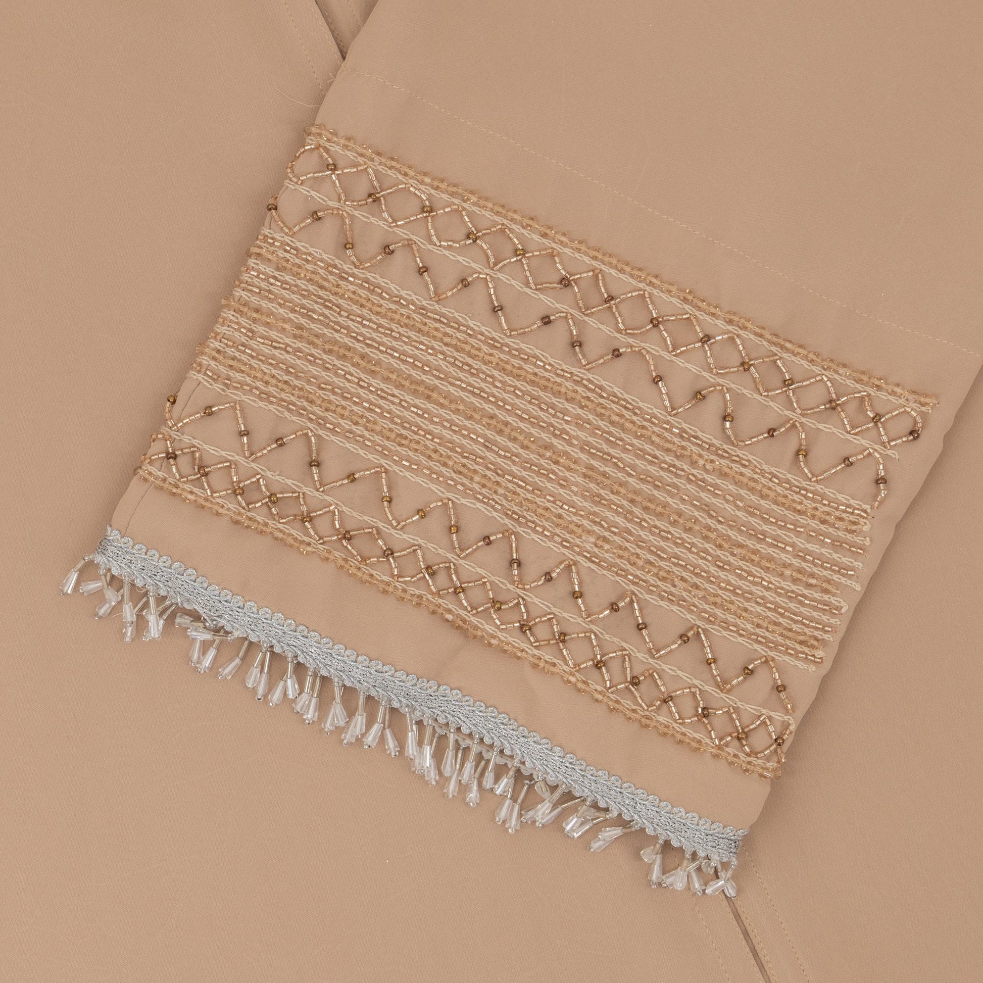 Samira abaya closeup