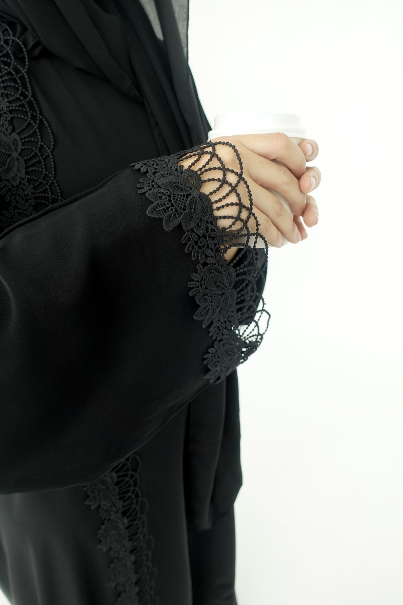 Izna abaya closeup