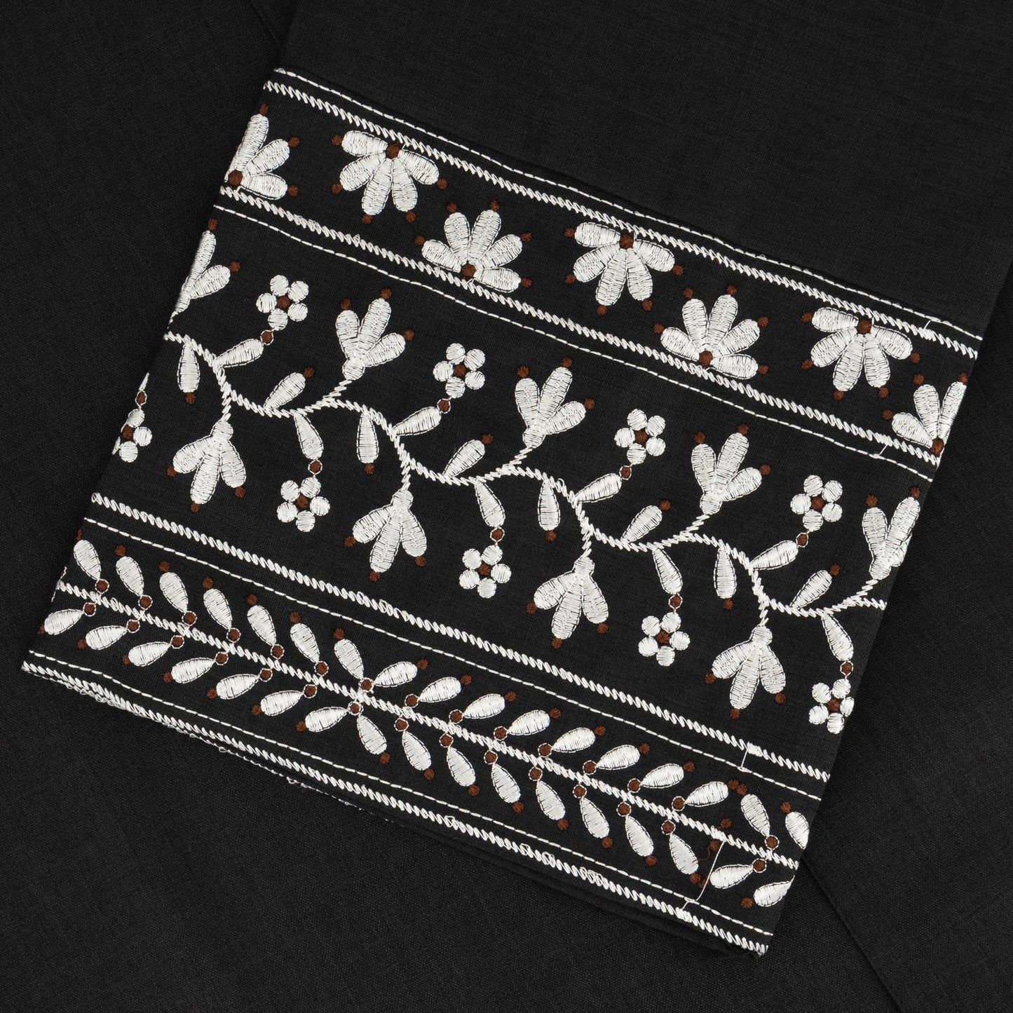Anaabia abaya closeup