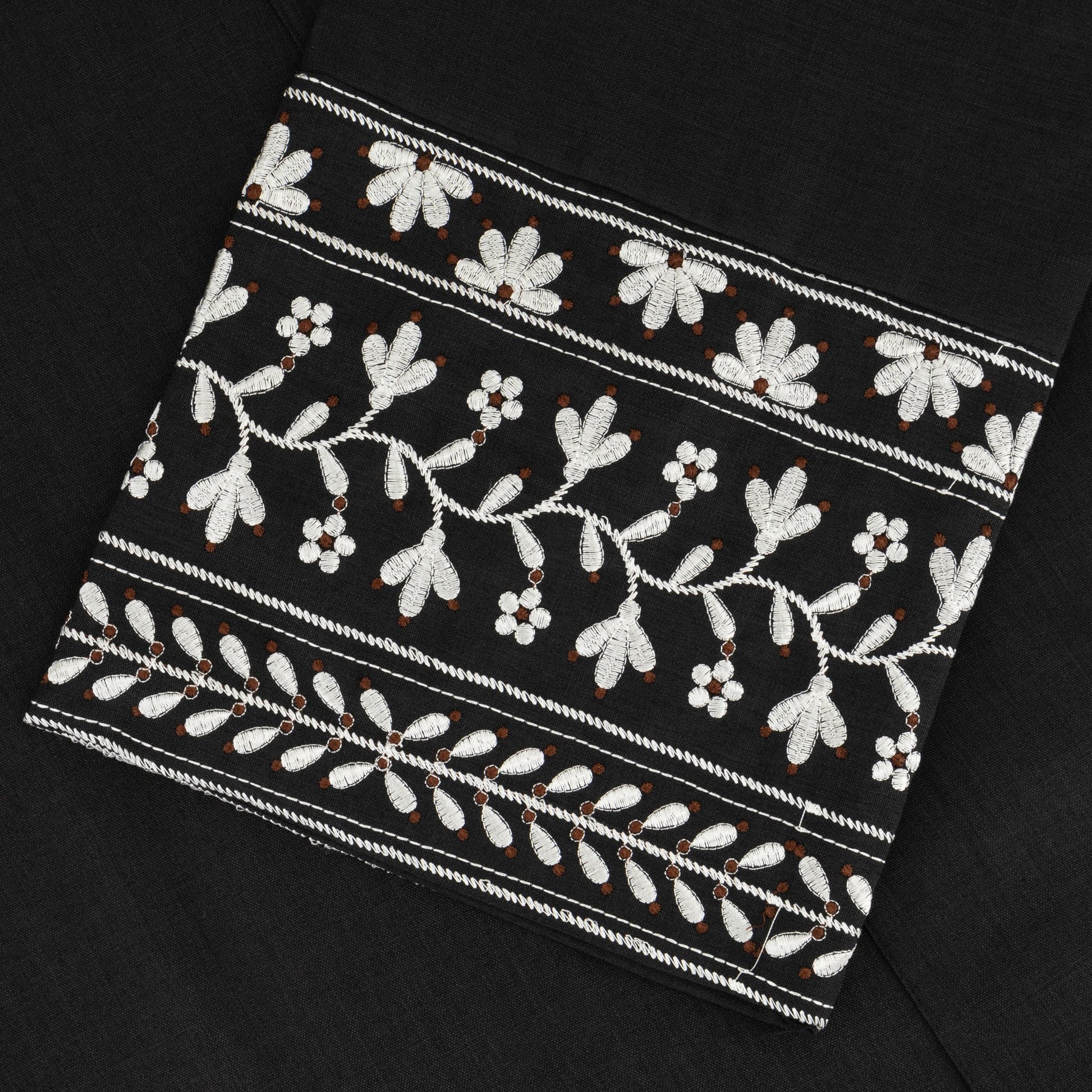 Anaabia abaya closeup