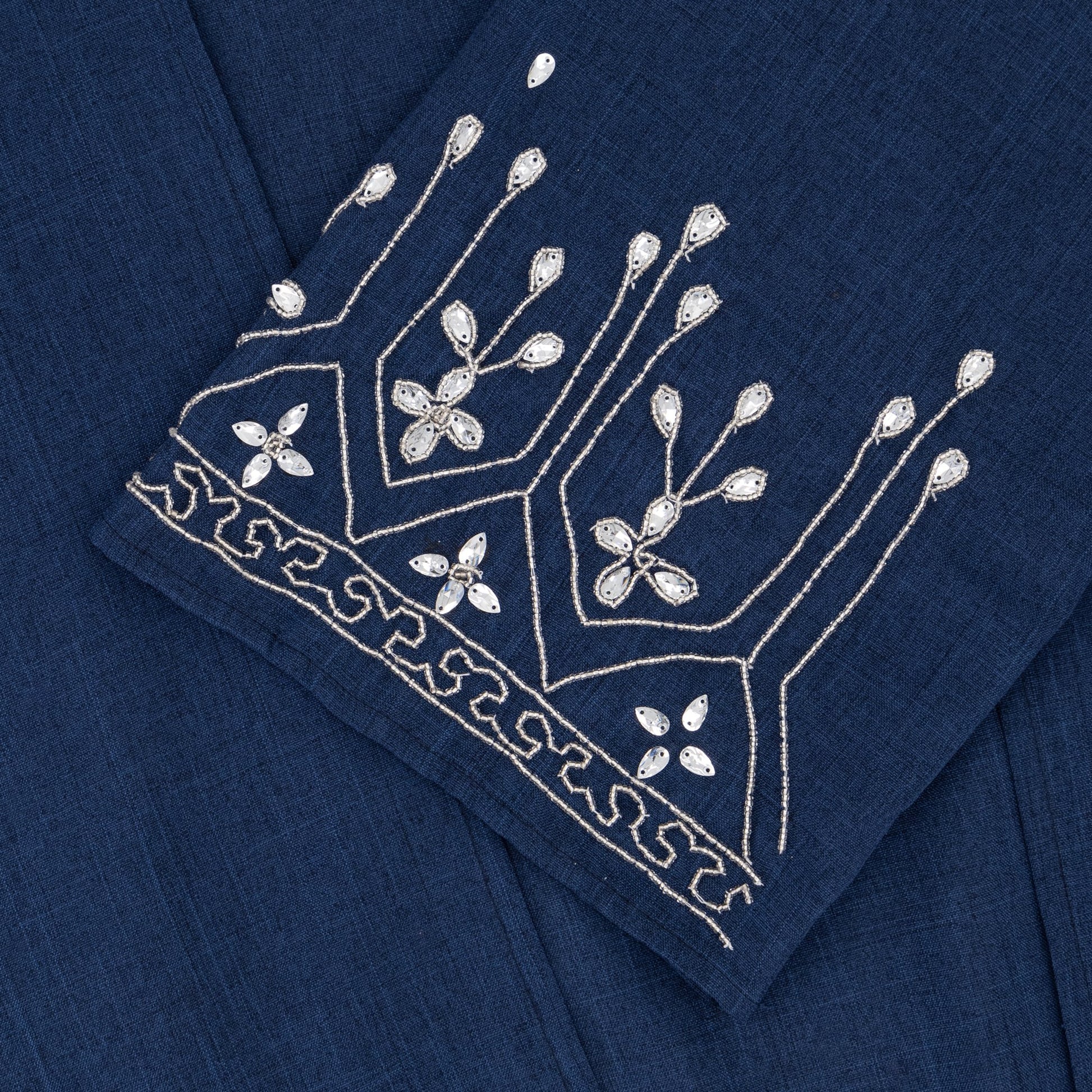 Aleya abaya closeup