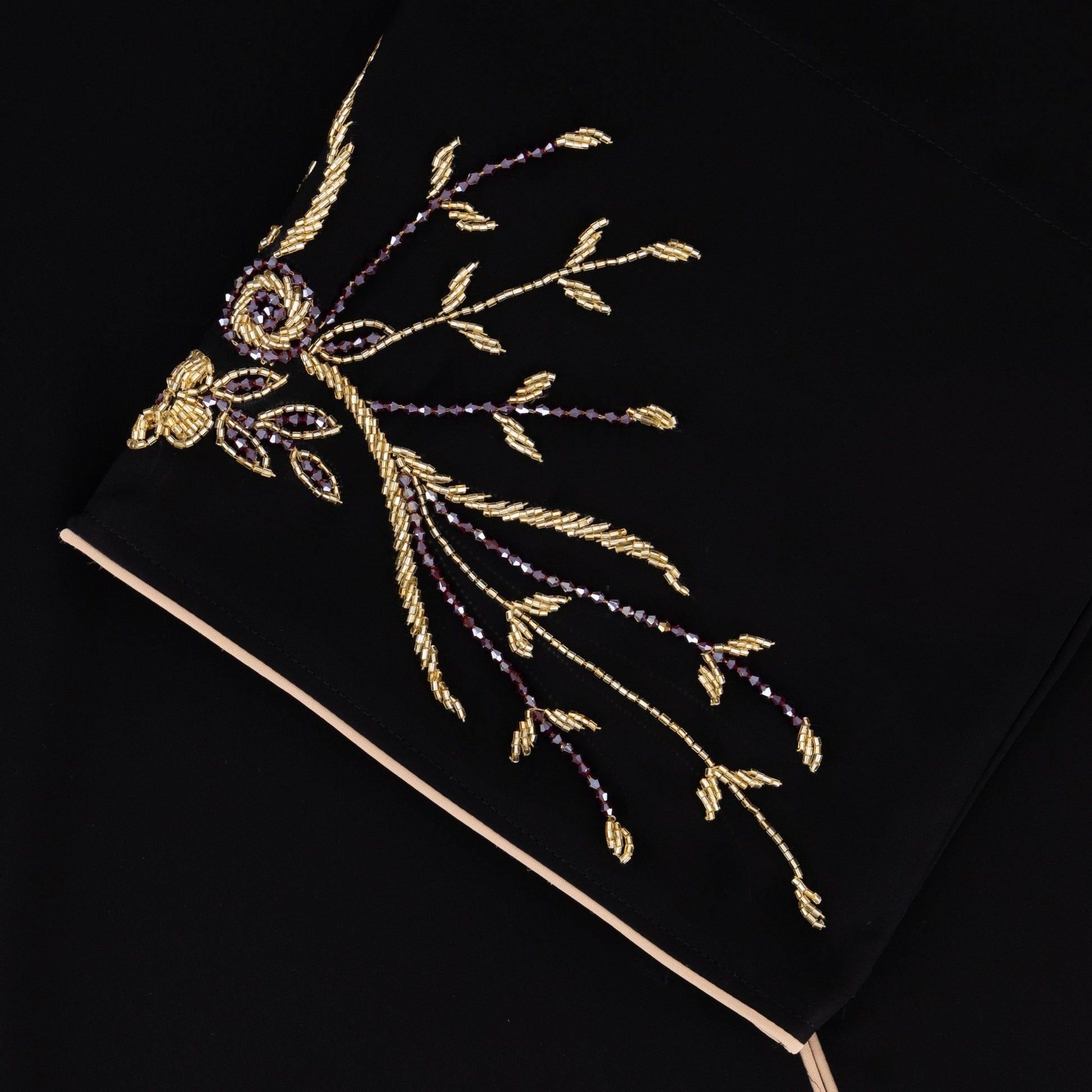Samaira abaya closeup