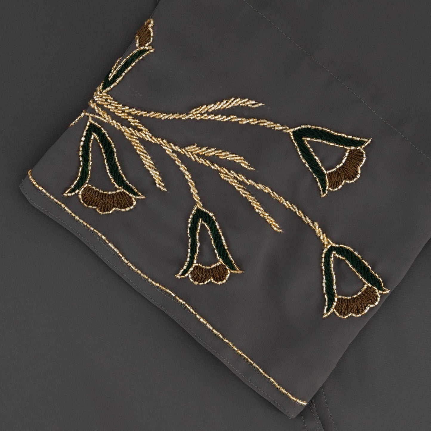 Saira abaya closeup