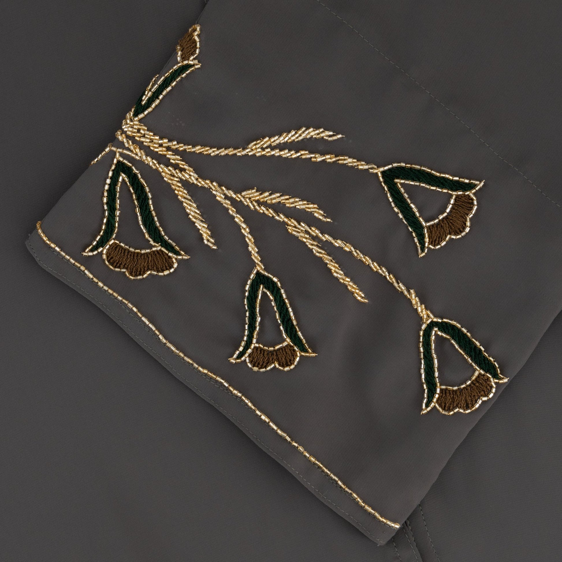 Saira abaya closeup