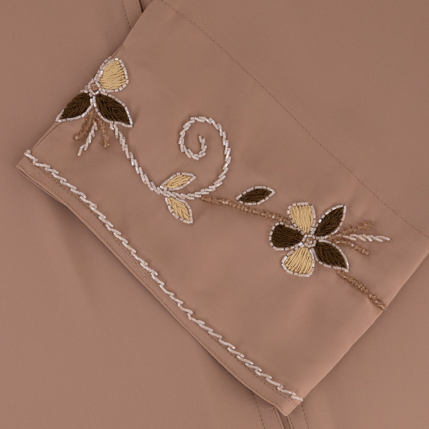 Zaha abaya closeup
