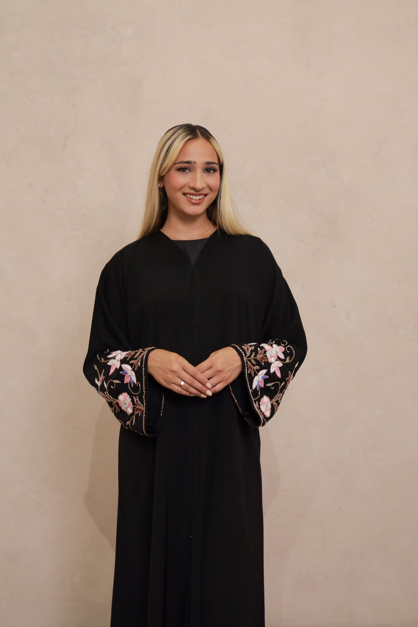 Elif abaya closeup