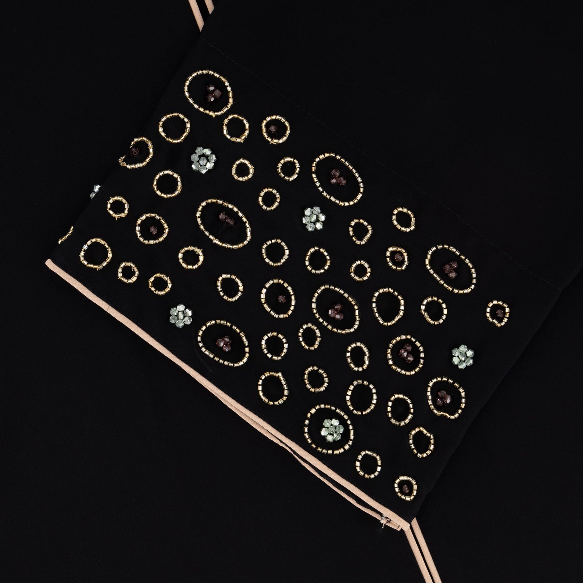 Zayna abaya closeup