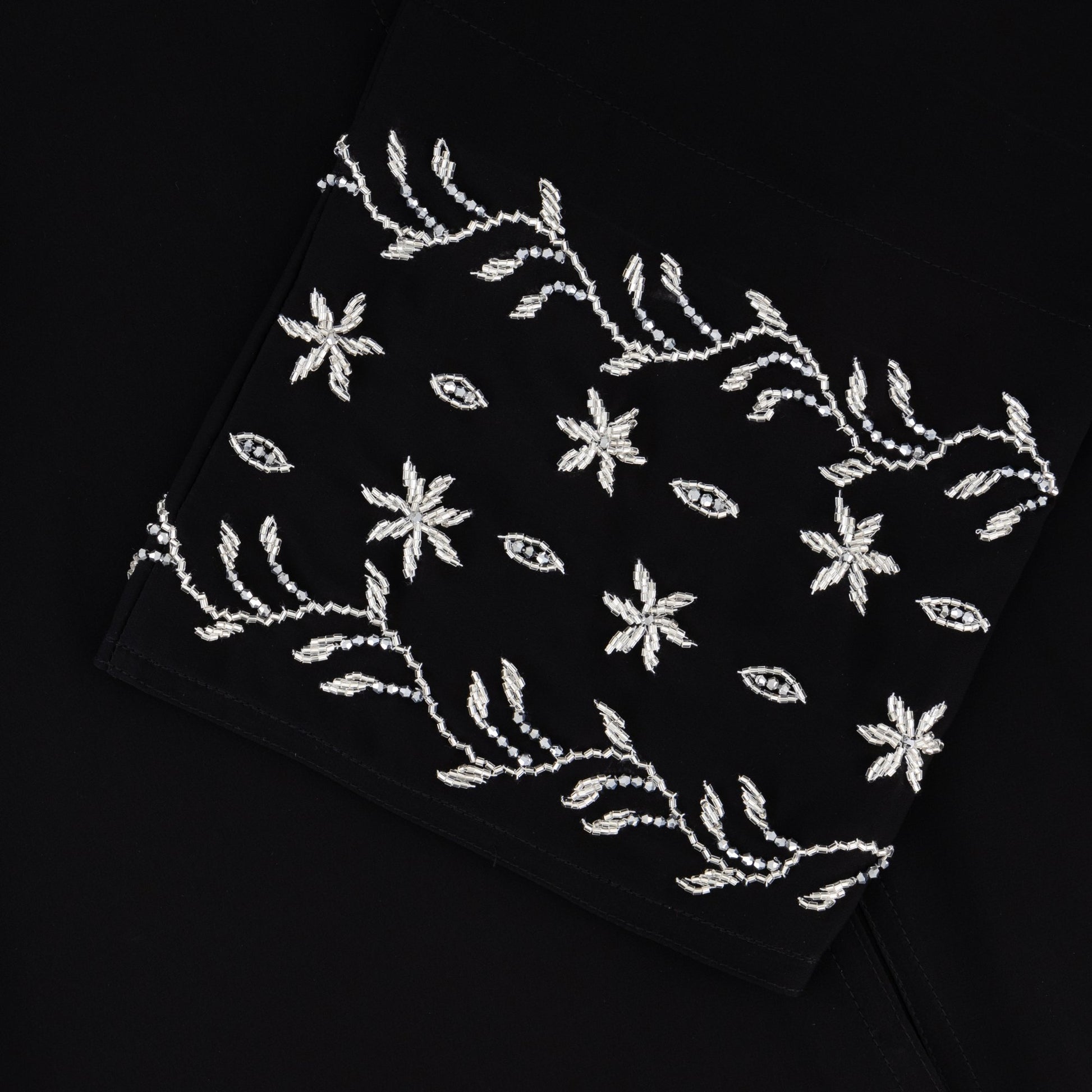 Samya abaya closeup