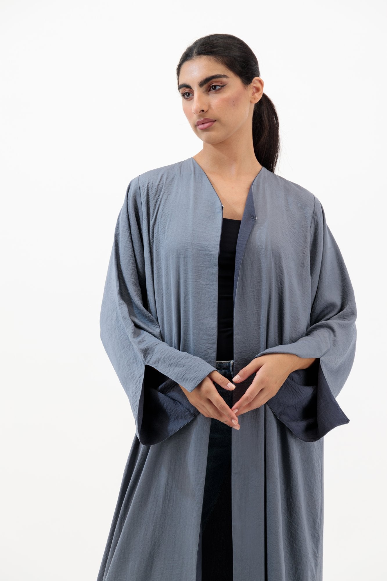 Mona abaya closeup