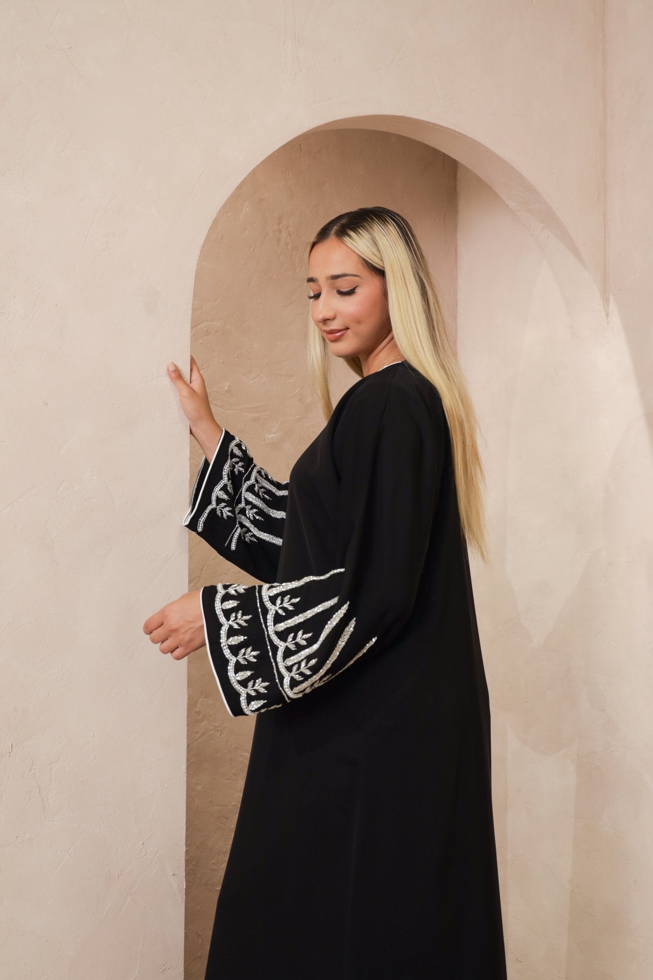 Sapna abaya closeup