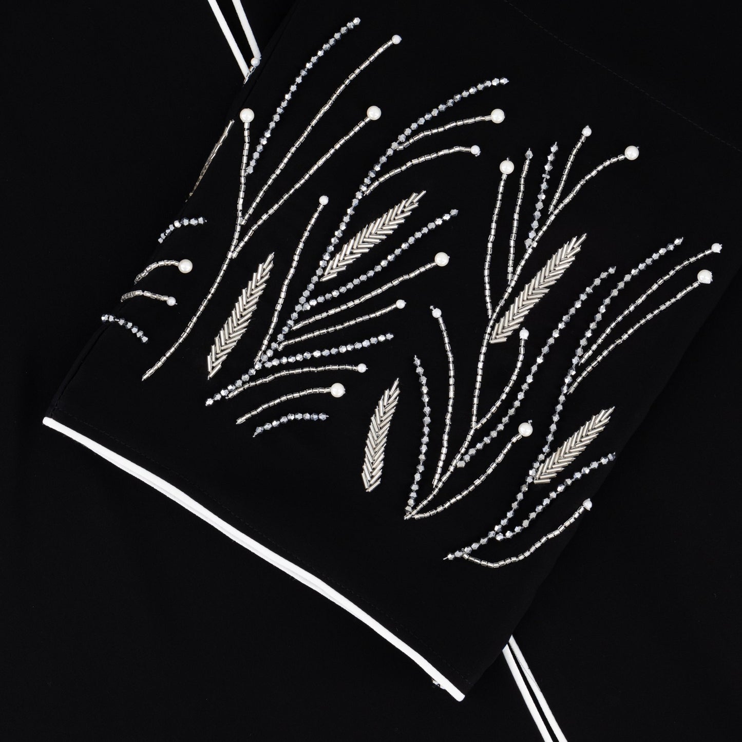 Raisa abaya closeup