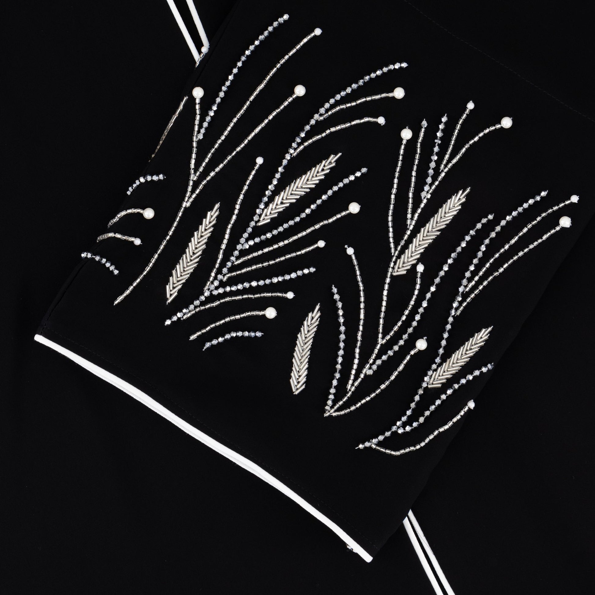 Raisa abaya closeup