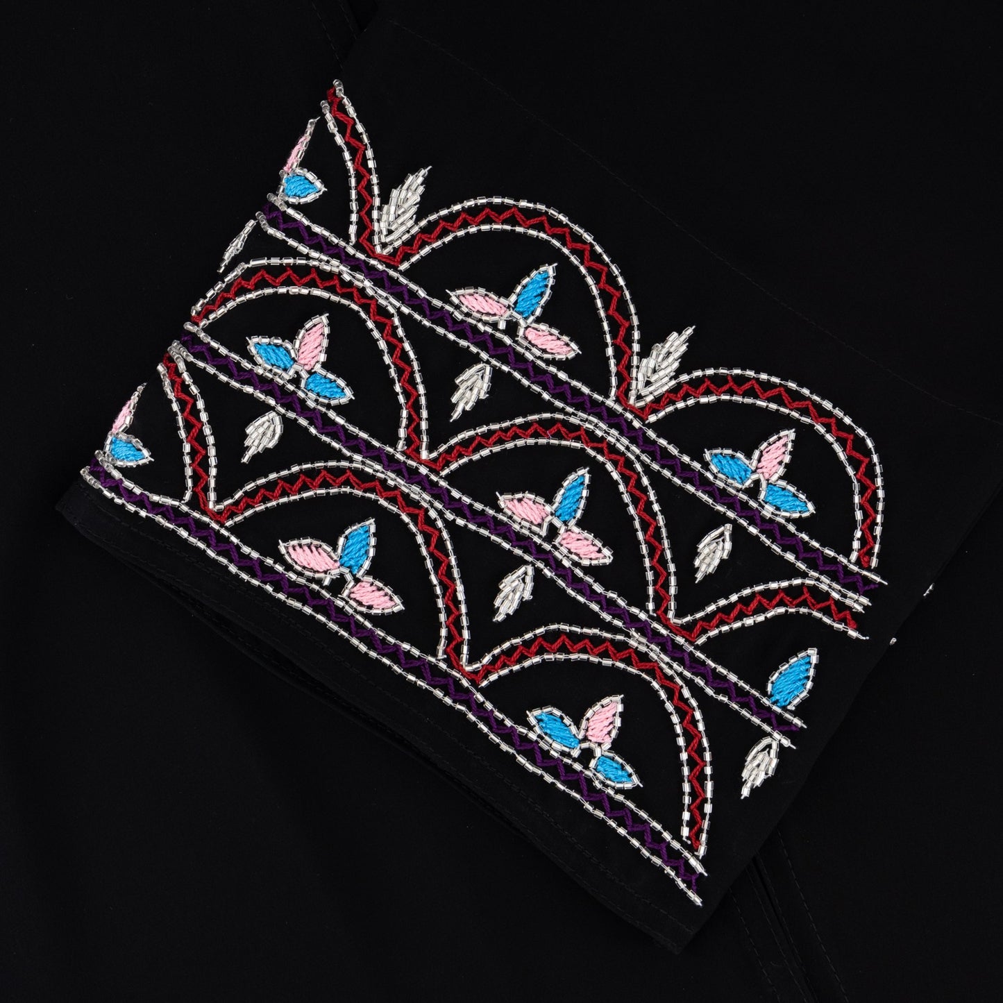 Liana abaya closeup