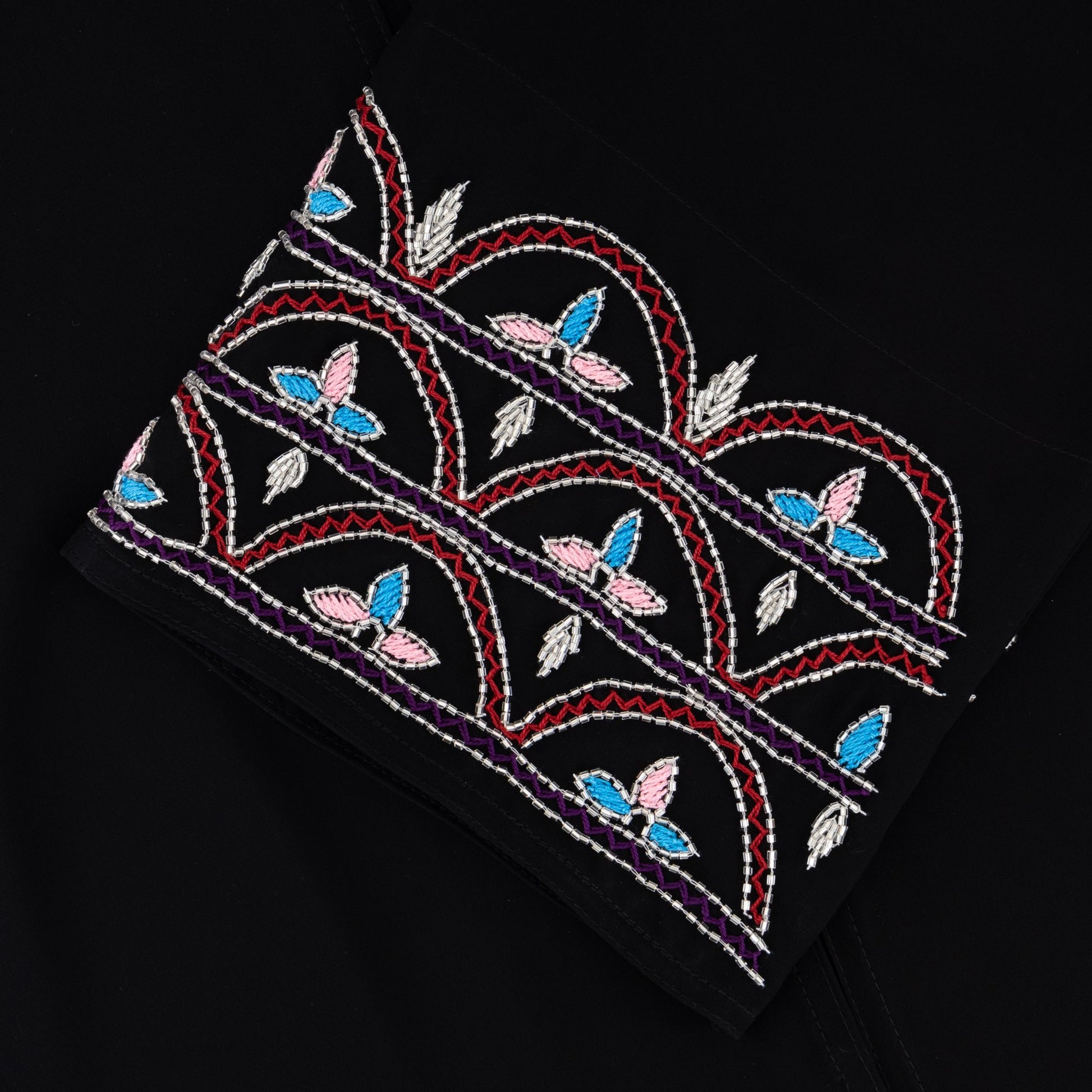 Liana abaya closeup