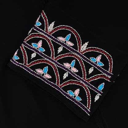 Liana abaya closeup