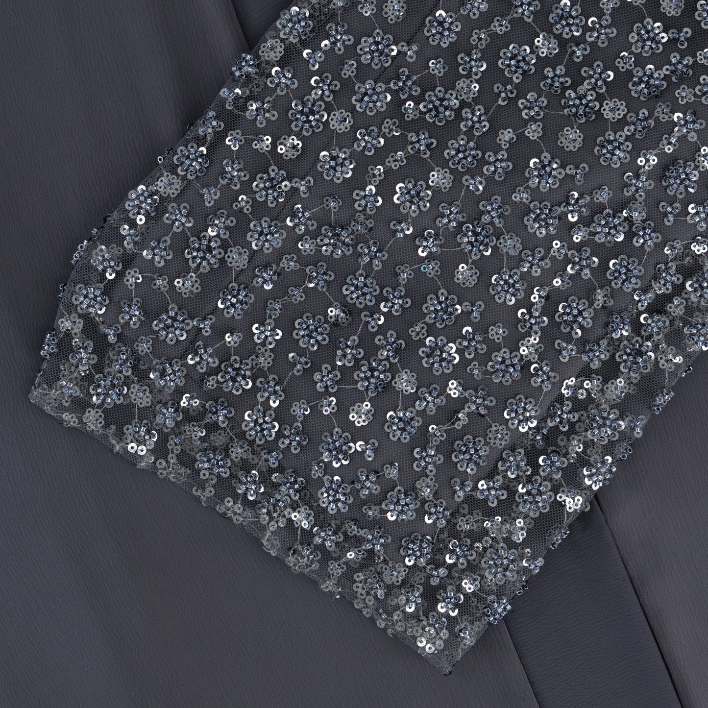 Insha abaya closeup