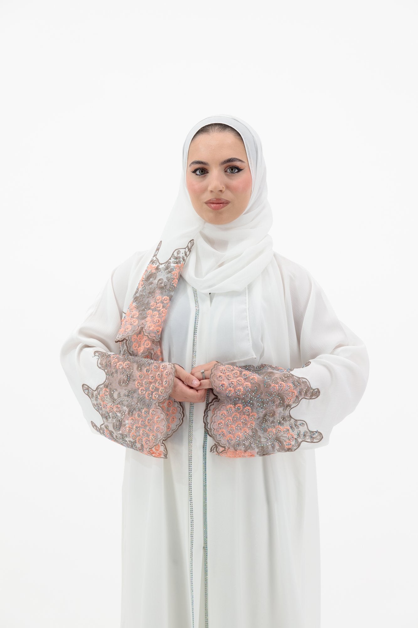 Maryam abaya closeup