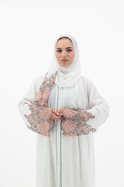 Maryam abaya closeup