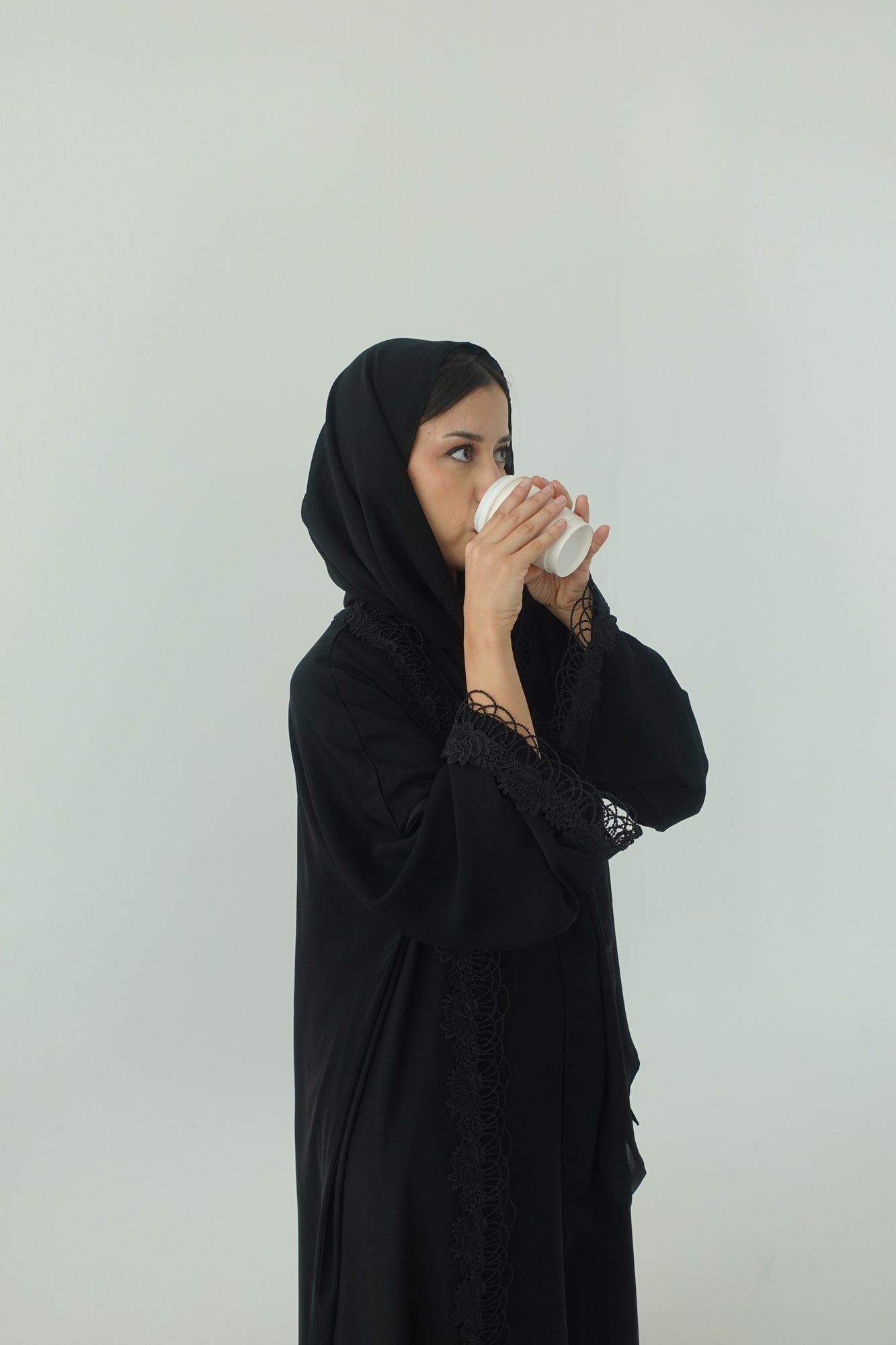 Izna abaya sleeve