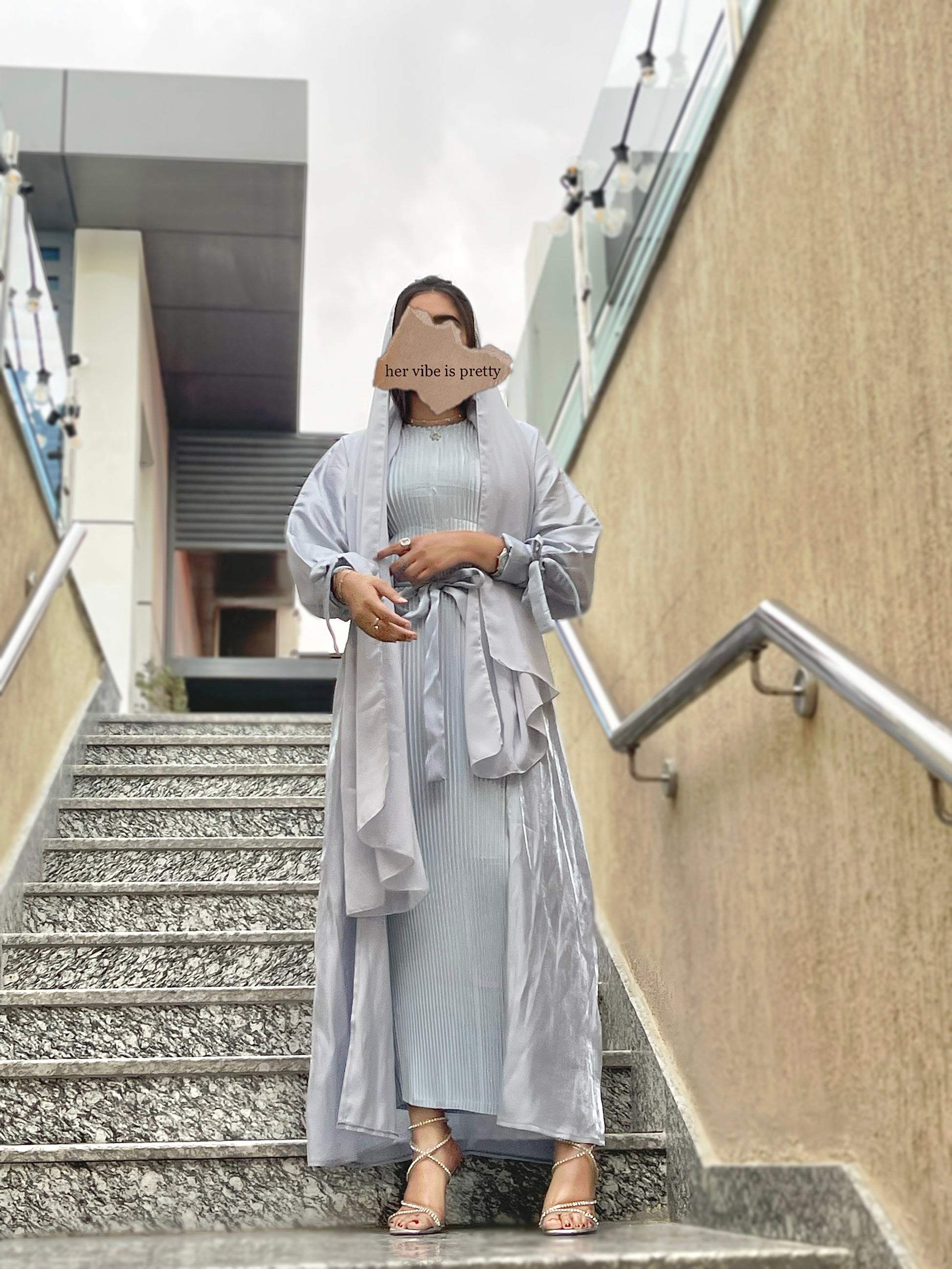 Lamia abaya grey