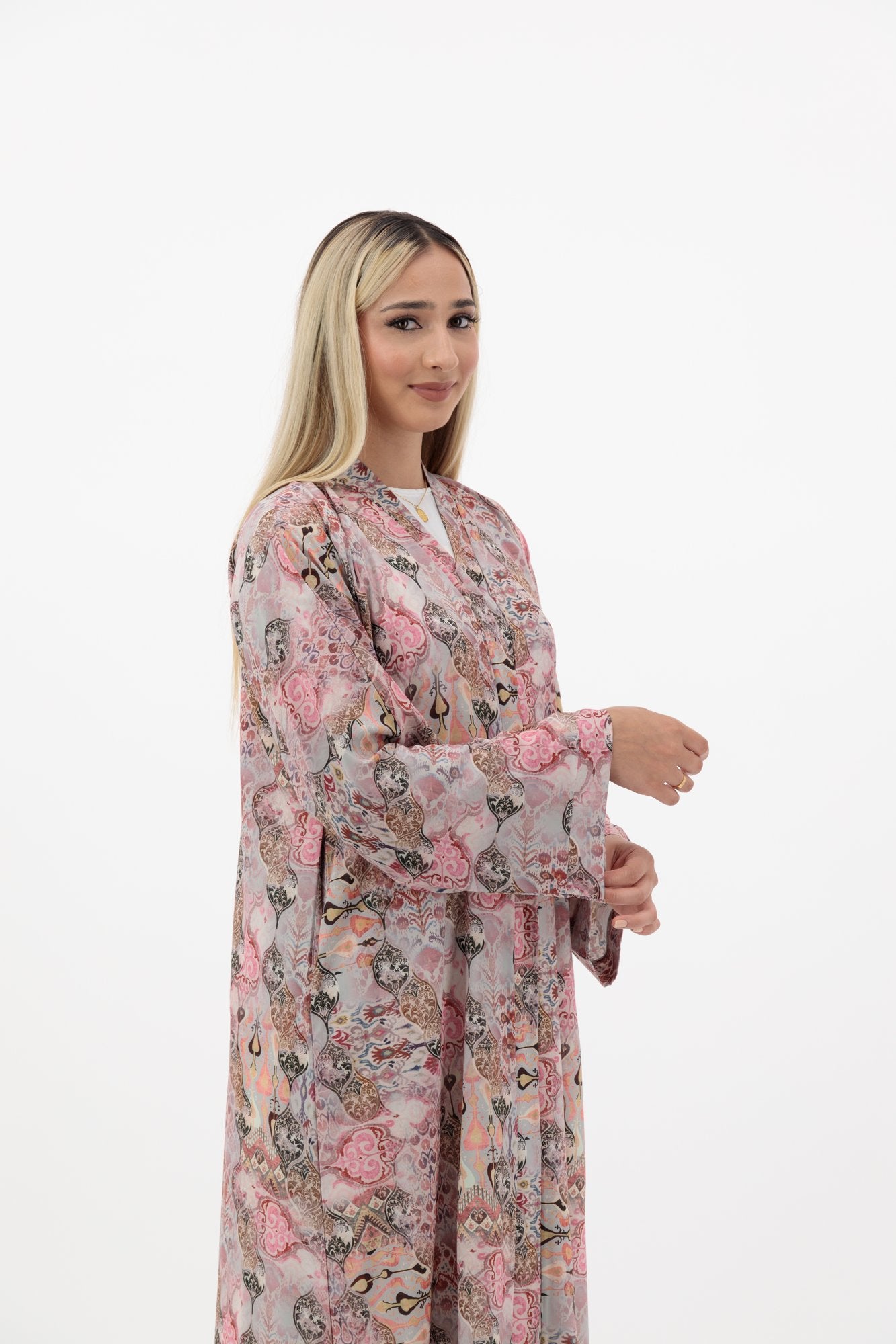 Ruba abaya model-closeup