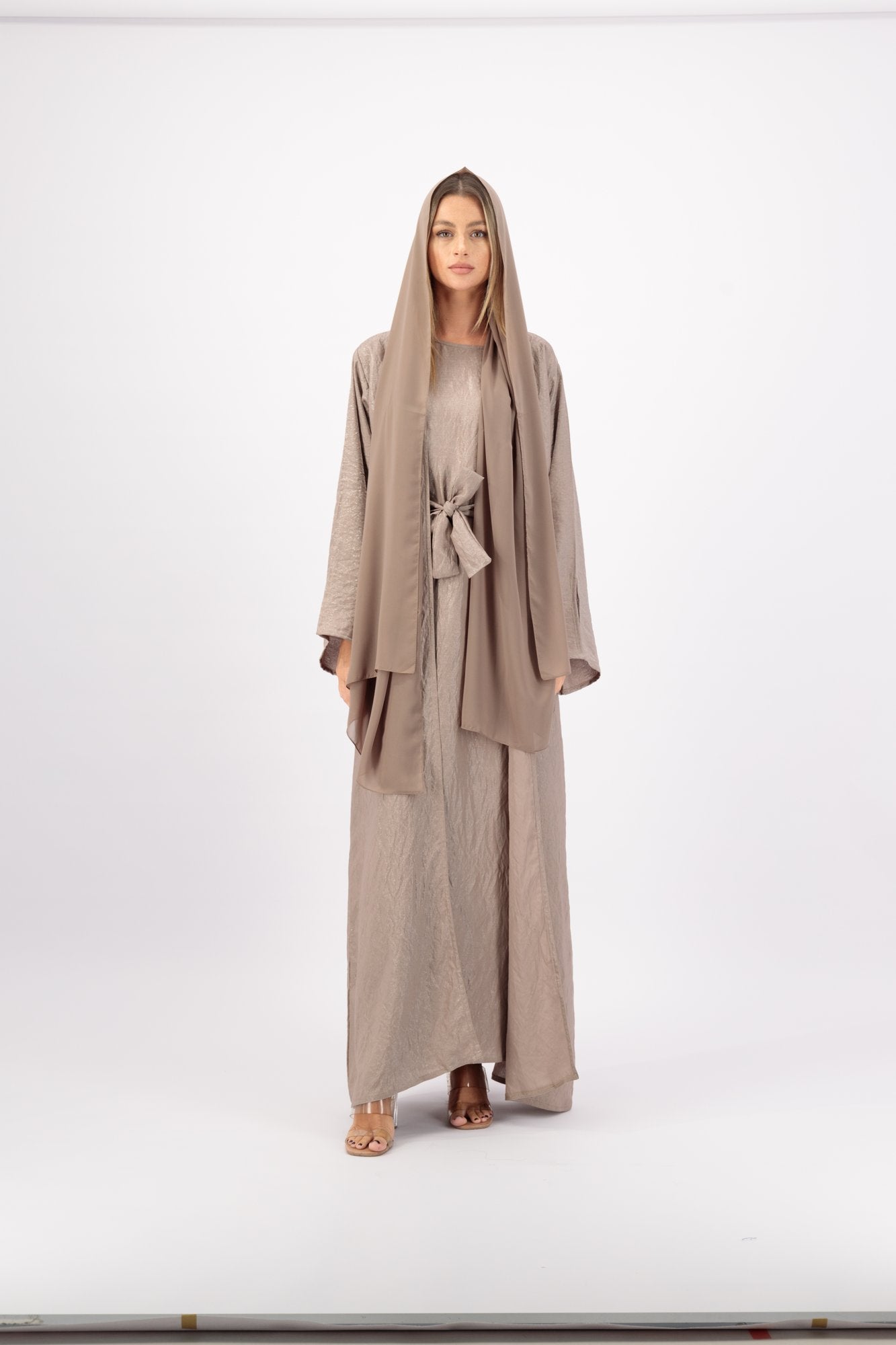 Shimmer Set abaya model-front