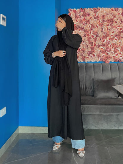 Ribbed abaya model-side