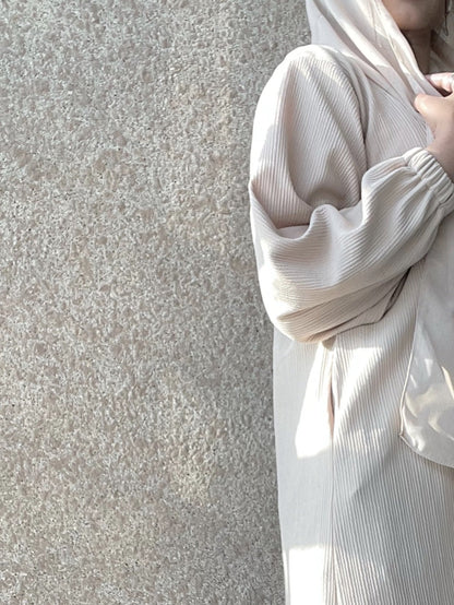 Stone Ribbed Coat abaya model-sleeve